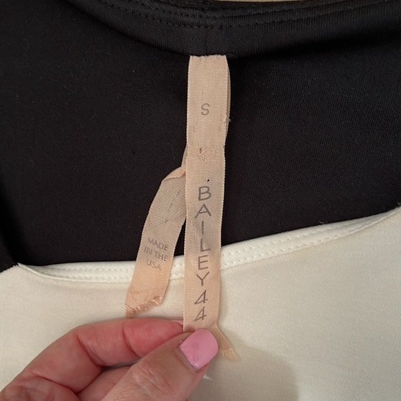 Business Causal Purchased in Ritz Carlton gift shop. Size small, fits 0-2. - Picture 2 of 3